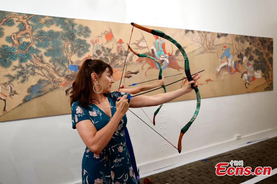 吴堇溦在体